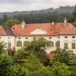 Schlossgut Gundersdorf Biobauernhofurlaub ファームステイ クラーゲンフルト