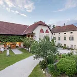 Schlossgut Gundersdorf Biobauernhofurlaub ファームステイ *