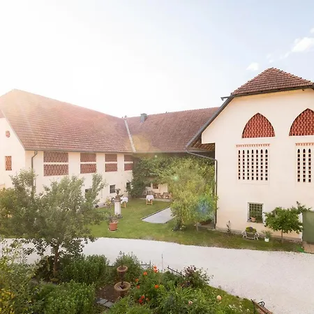 Schlossgut Gundersdorf Biobauernhofurlaub ファームステイ *