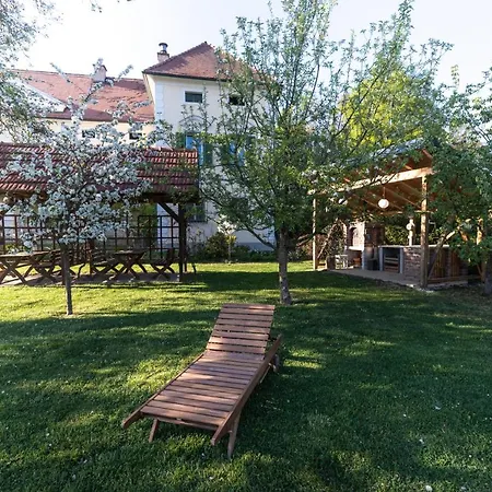 Schlossgut Gundersdorf Biobauernhofurlaub Alloggio per agriturismo Klagenfurt am Woerthersee