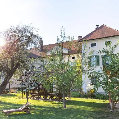 Schlossgut Gundersdorf Biobauernhofurlaub ファームステイ
