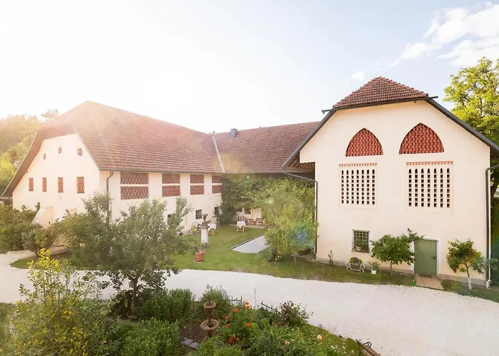 Schlossgut Gundersdorf Bauernhof *